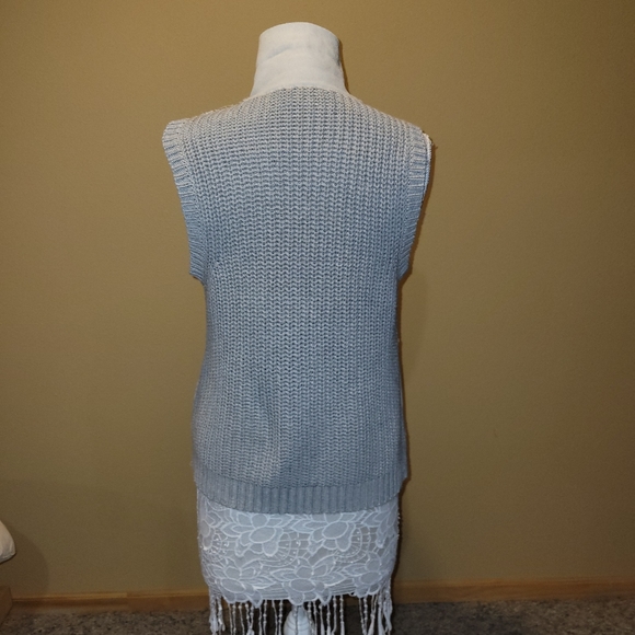 Skies Are Blue zip up sweater vest. - Picture 4 of 7